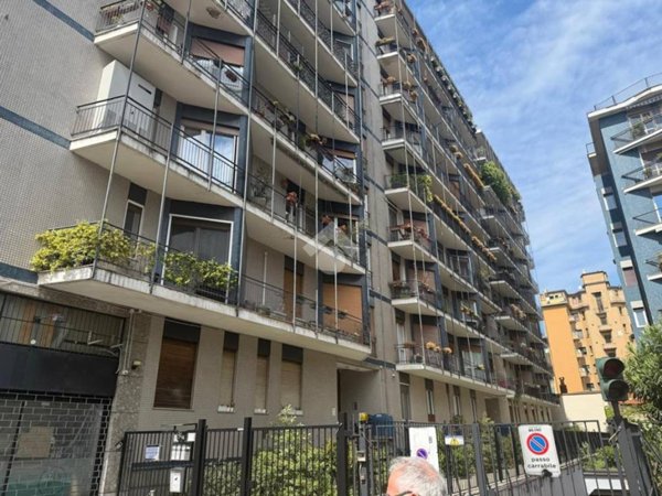appartamento in vendita a Milano in zona Lorenteggio