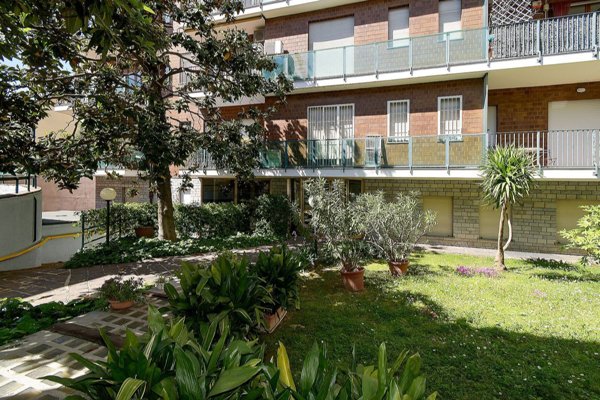 appartamento in vendita a Milano in zona Bocconi
