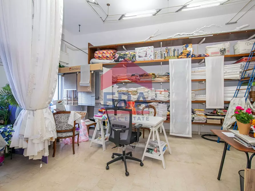 negozio in vendita a Milano in zona Lorenteggio