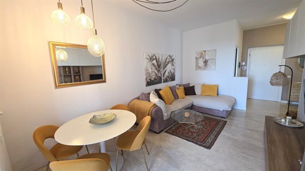 appartamento in vendita a Milano in zona Lorenteggio