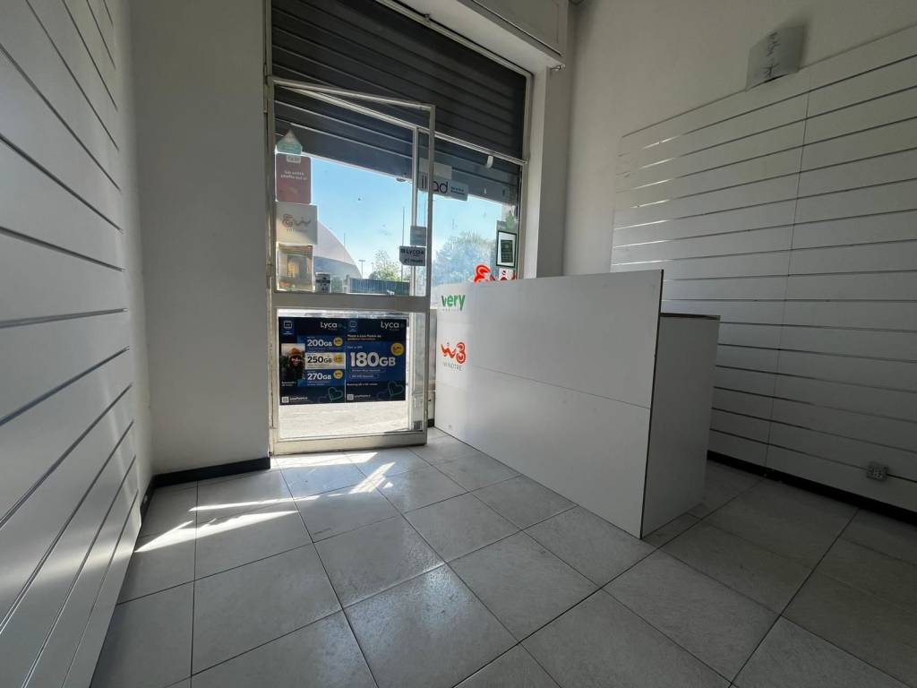 negozio in vendita a Milano in zona Piazzale Lodi