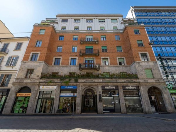 ufficio in vendita a Milano in zona Guastalla