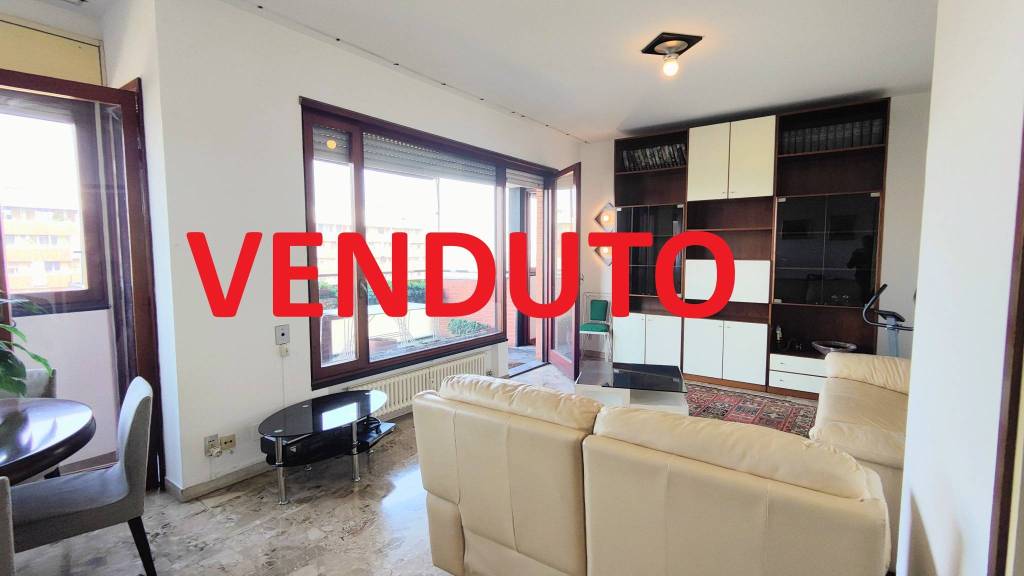 appartamento in vendita a Milano in zona QT8