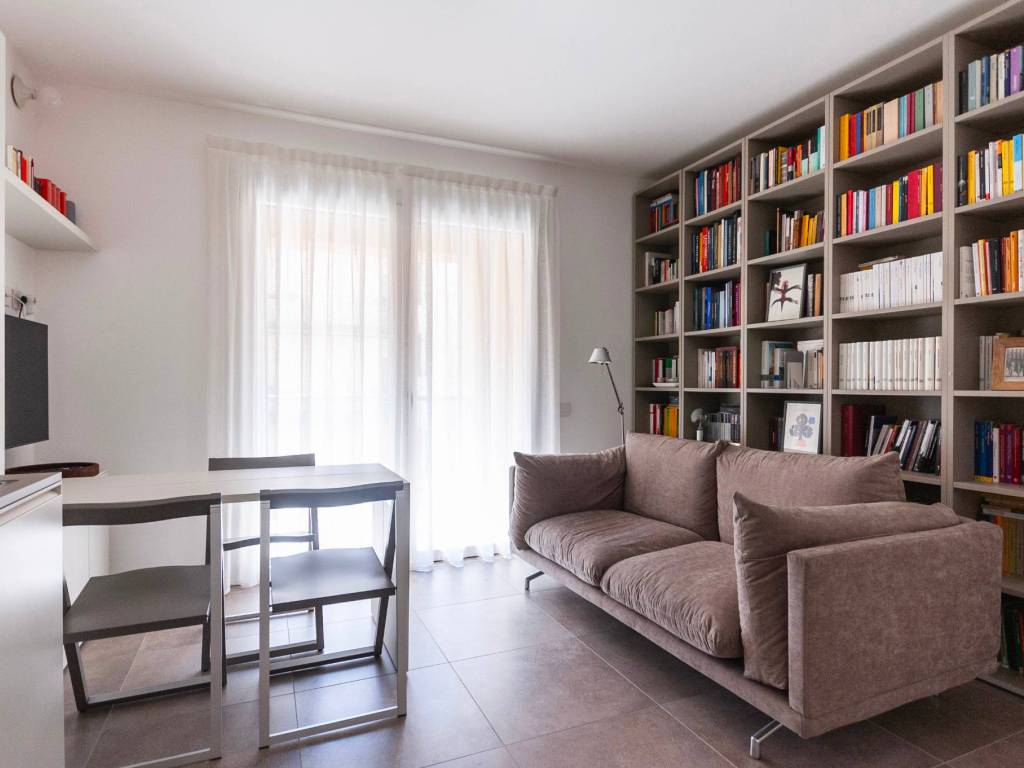 appartamento in vendita a Milano in zona Vigentino