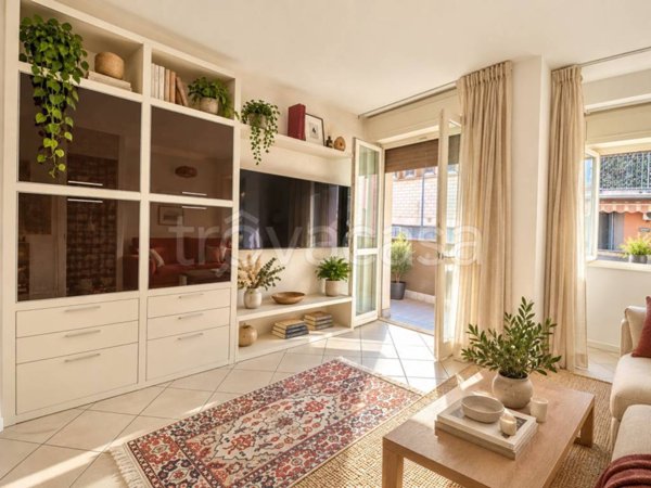 appartamento in vendita a Milano in zona Cagnola