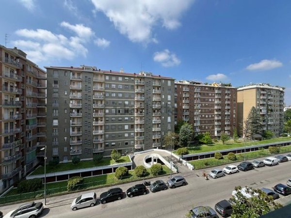 appartamento in vendita a Milano in zona Famagosta