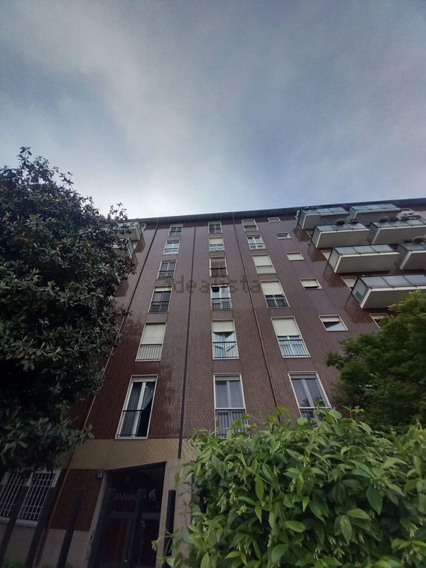 appartamento in vendita a Milano in zona Lambrate