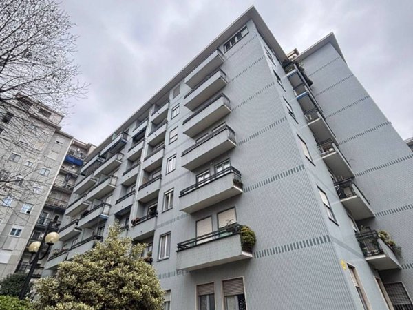 appartamento in vendita a Milano in zona Adriano