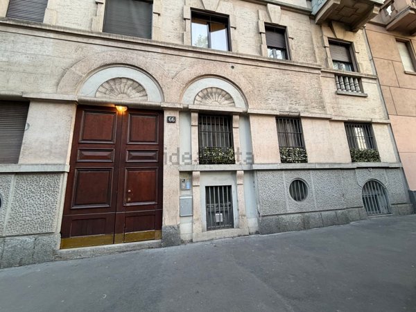 appartamento in vendita a Milano in zona Bullona
