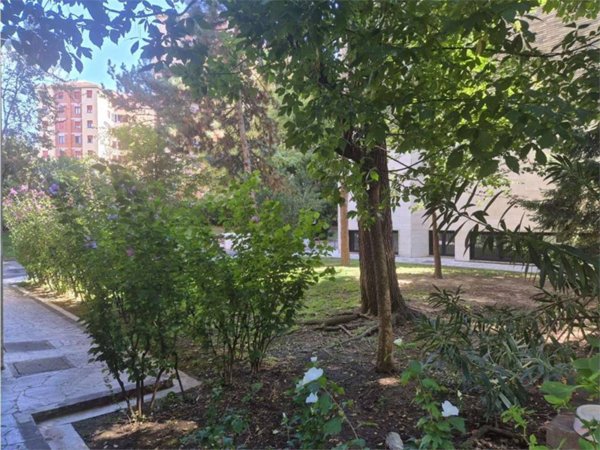 appartamento in vendita a Milano in zona Lorenteggio