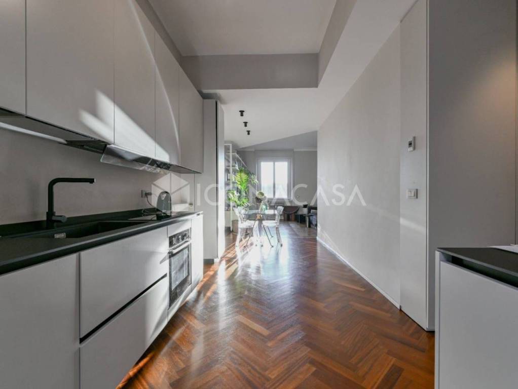 appartamento in vendita a Milano in zona Porta Venezia