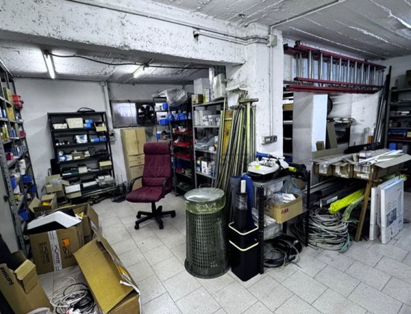 negozio in vendita a Milano in zona Rottole
