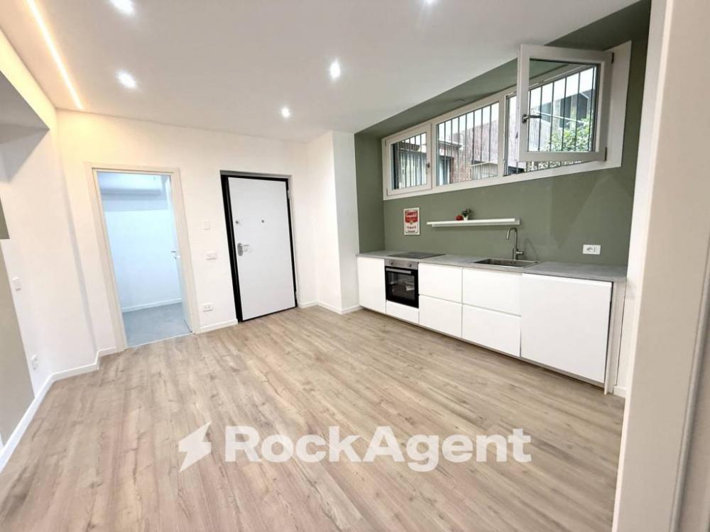 appartamento in vendita a Milano in zona Lorenteggio