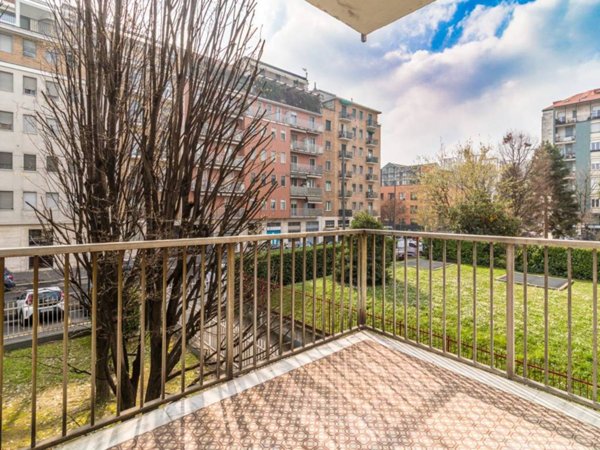 appartamento in vendita a Milano in zona Sempione