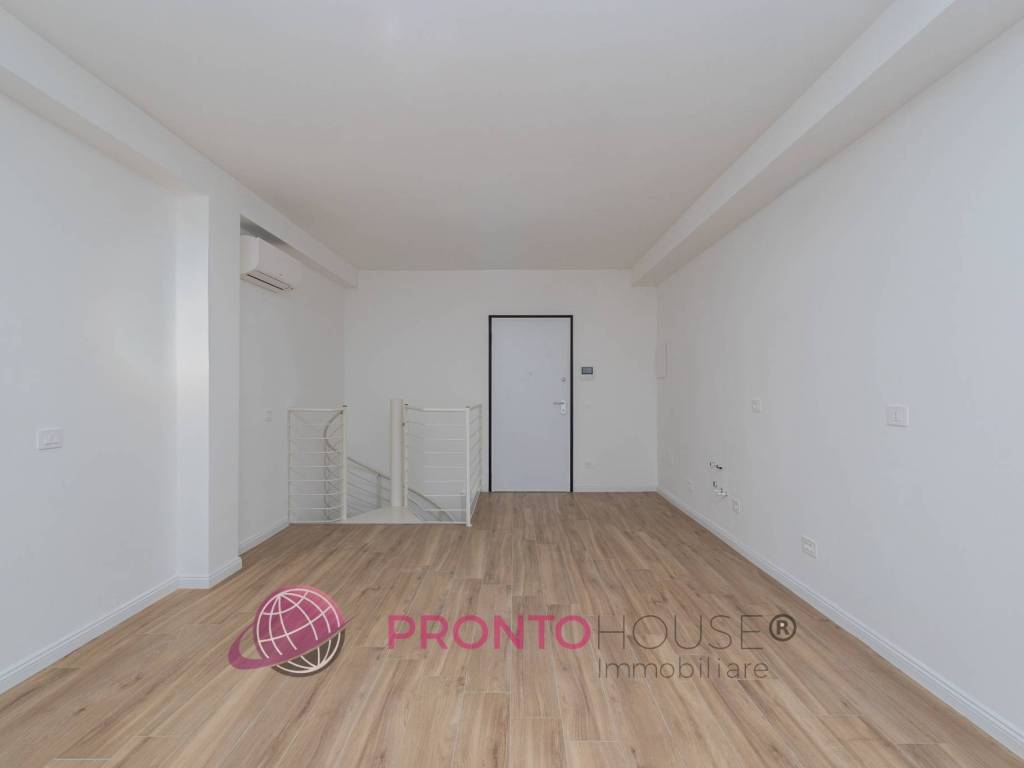 appartamento in vendita a Milano in zona Adriano
