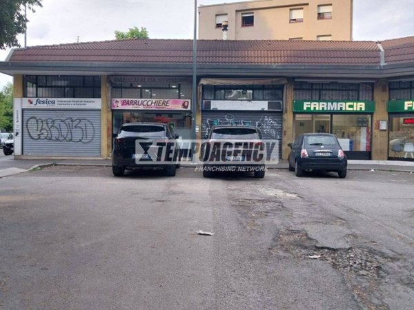 negozio in vendita a Milano in zona Affori