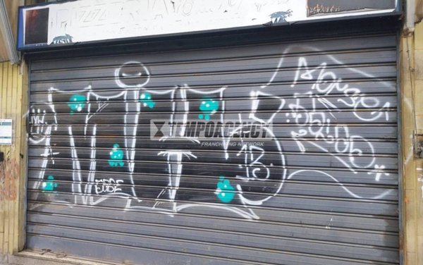 negozio in vendita a Milano in zona Quarto Oggiaro