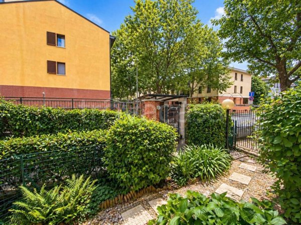 appartamento in vendita a Milano in zona Muggiano