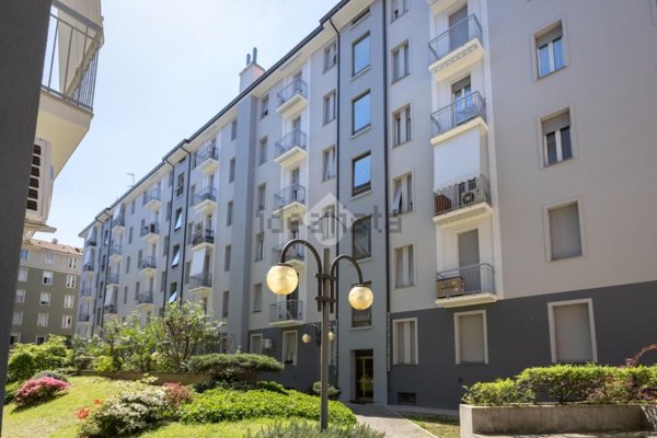 appartamento in vendita a Milano in zona Prato Centenaro