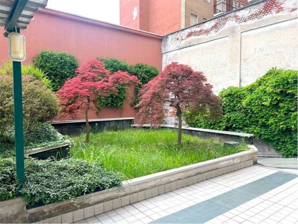 appartamento in vendita a Milano in zona Bocconi