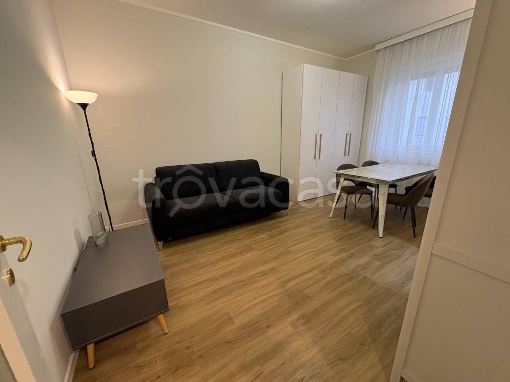 appartamento in vendita a Milano in zona Cascina dei Pomi