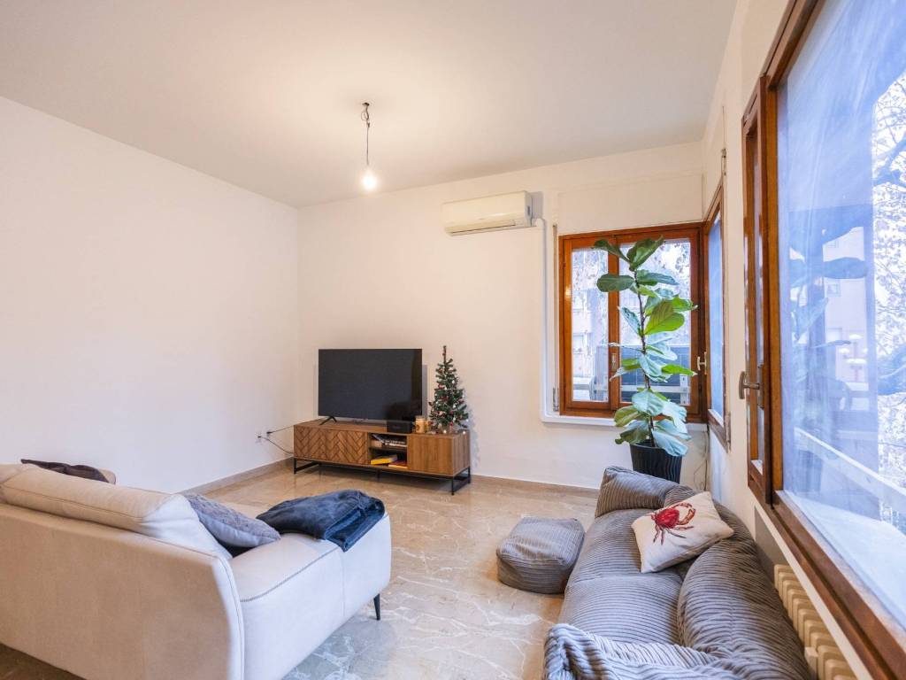 appartamento in vendita a Milano in zona Baggio