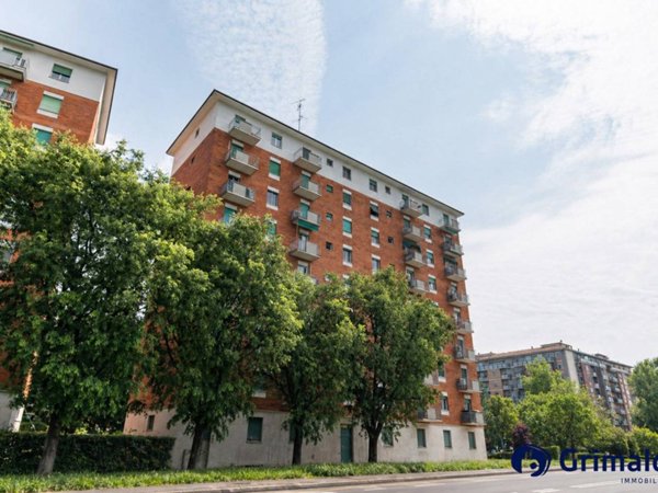 appartamento in vendita a Milano in zona Lorenteggio