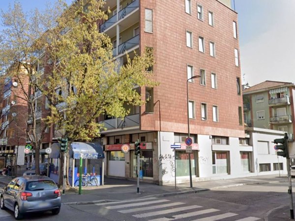 negozio in vendita a Milano in zona Adriano