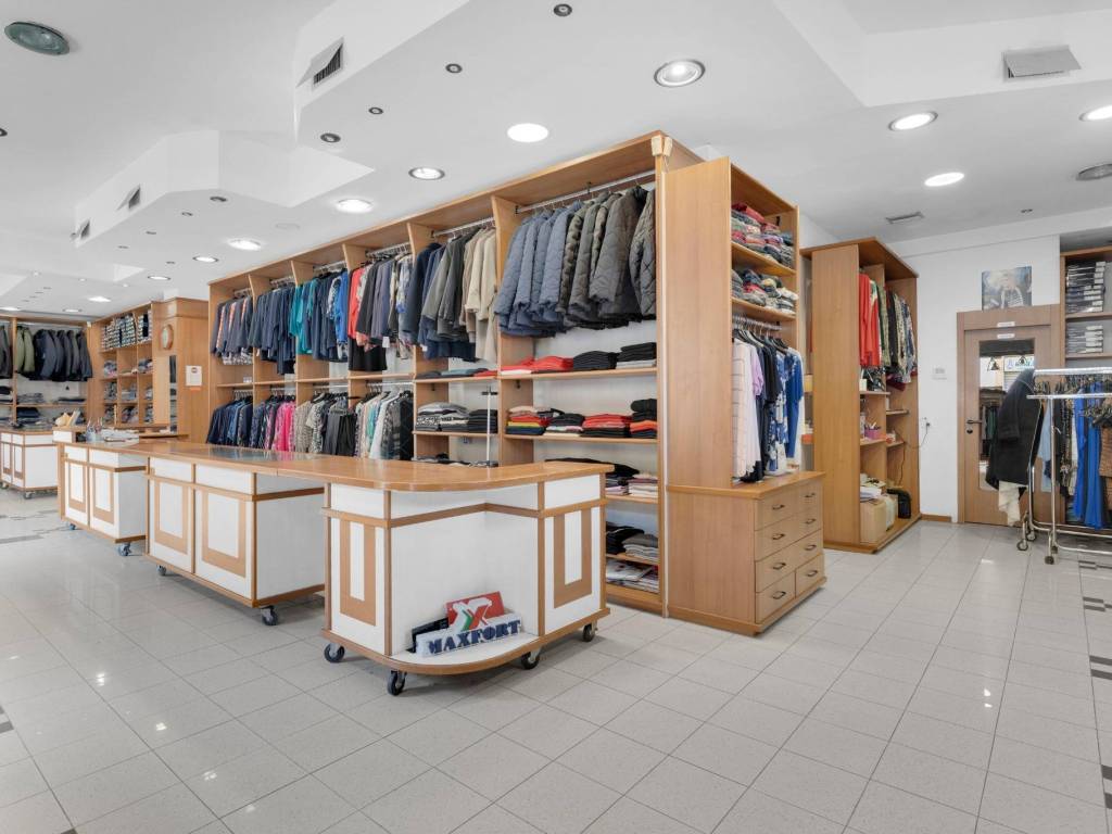 negozio in vendita a Milano in zona Niguarda