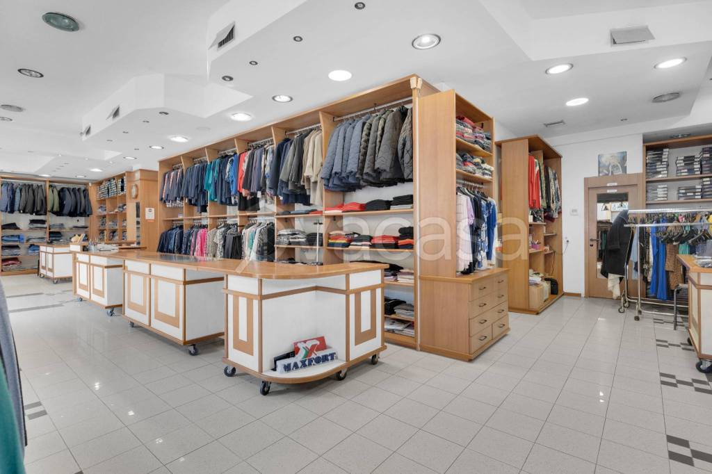 negozio in vendita a Milano in zona Niguarda