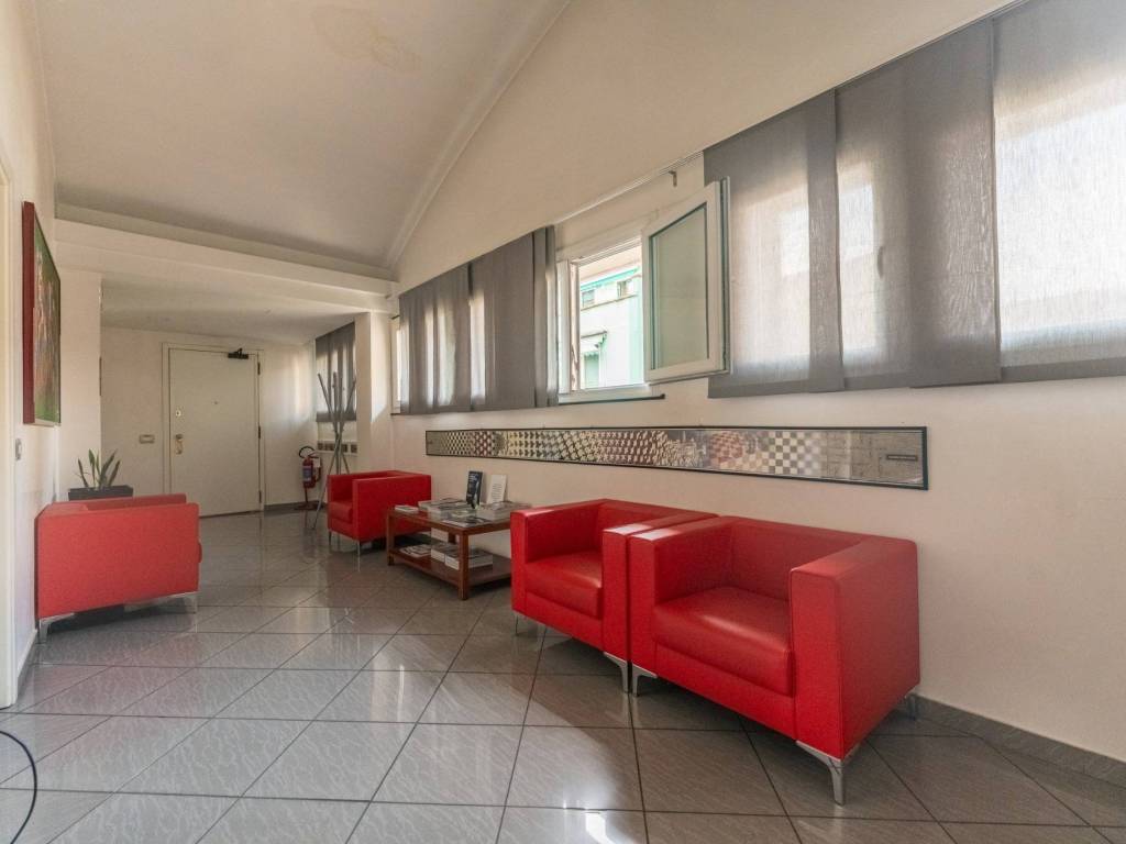 ufficio in vendita a Milano in zona Adriano