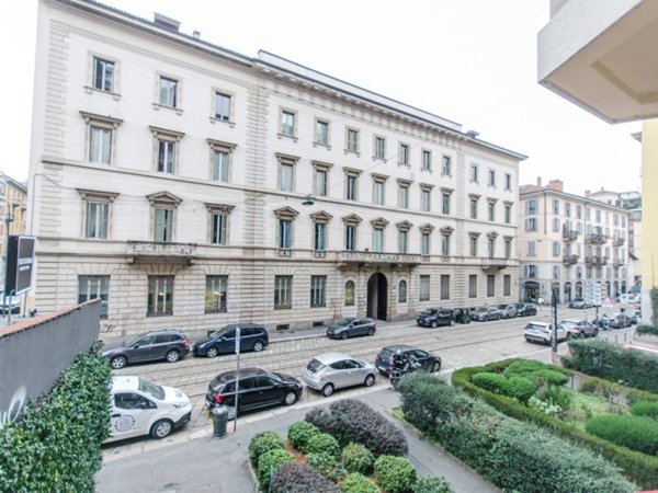 ufficio in vendita a Milano in zona Guastalla