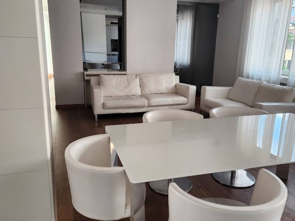 appartamento in vendita a Milano in zona Sempione