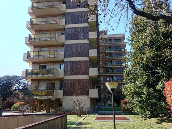 appartamento in vendita a Milano in zona Forlanini