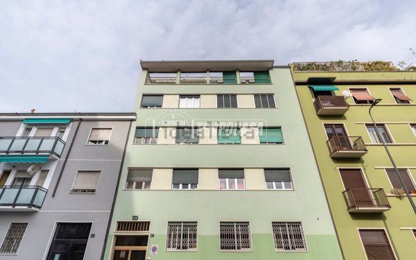 ufficio in vendita a Milano in zona Lorenteggio