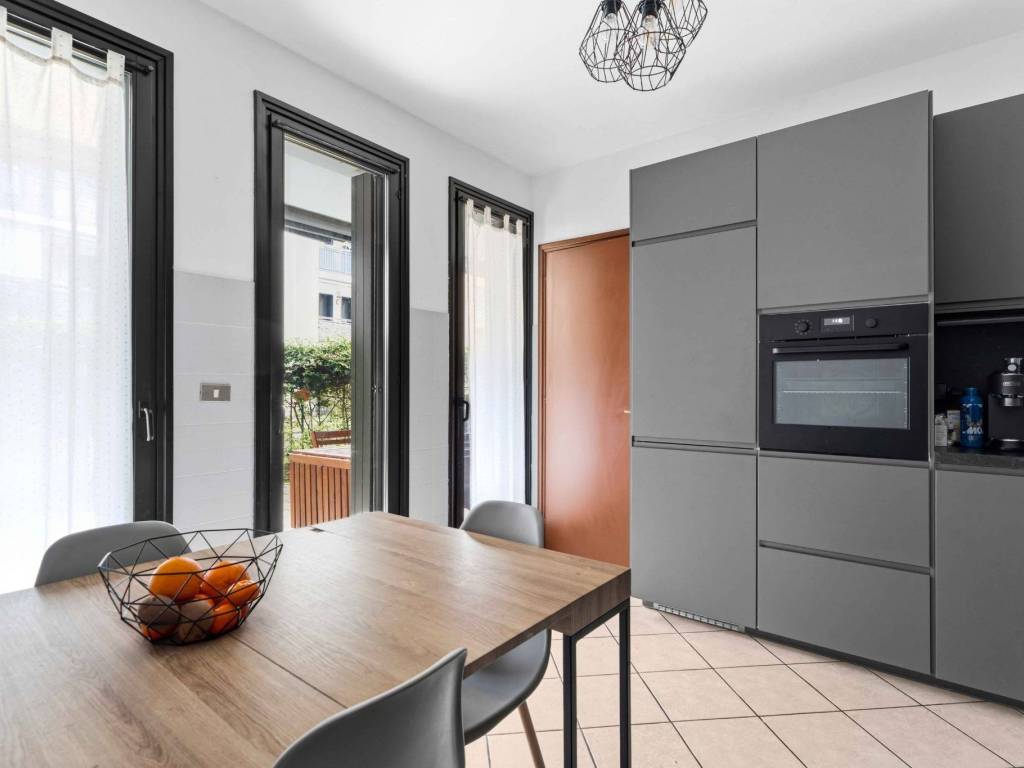 appartamento in vendita a Milano in zona Baggio