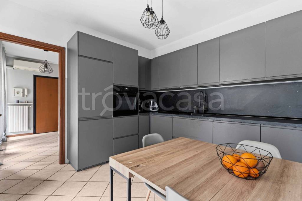 appartamento in vendita a Milano in zona Muggiano