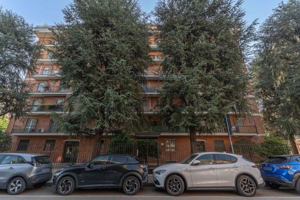 appartamento in vendita a Milano in zona Famagosta