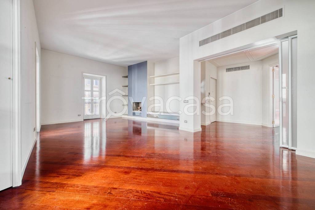 appartamento in vendita a Milano in zona Sant'Ambrogio