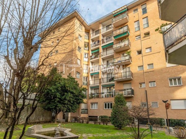 appartamento in vendita a Milano in zona Morivione