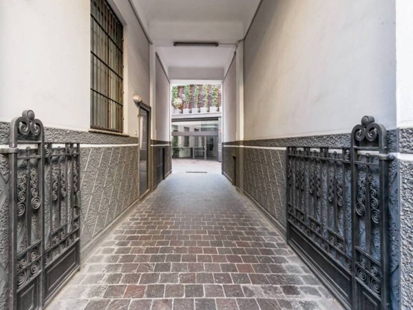 negozio in vendita a Milano in zona Porta Nuova