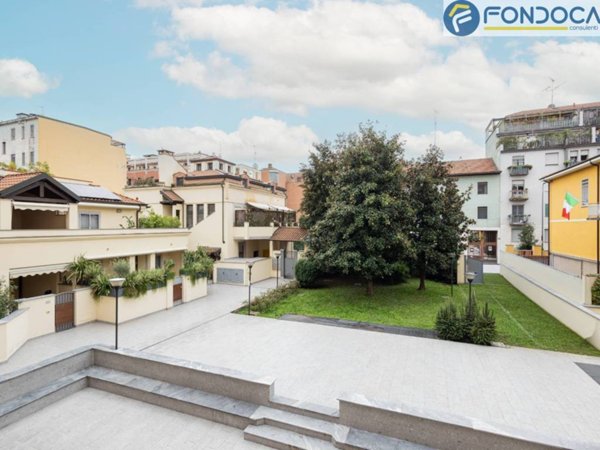appartamento in vendita a Milano in zona Chiesa Rossa