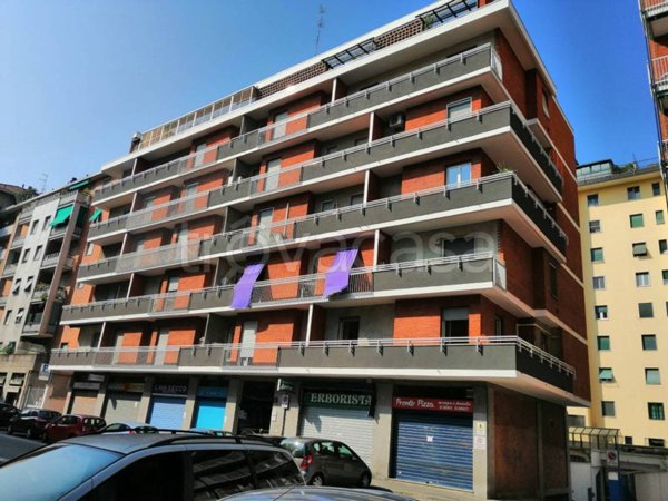 appartamento in vendita a Milano in zona Lorenteggio