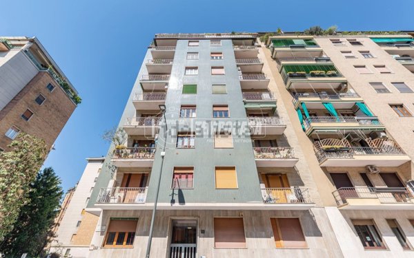 appartamento in vendita a Milano in zona Lorenteggio