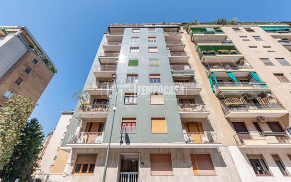 appartamento in vendita a Milano in zona Lorenteggio