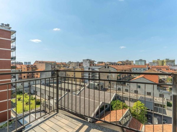 appartamento in vendita a Milano in zona Porta Genova