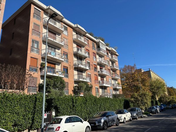 appartamento in vendita a Milano in zona Famagosta
