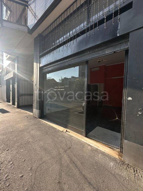 negozio in vendita a Milano in zona Stadera