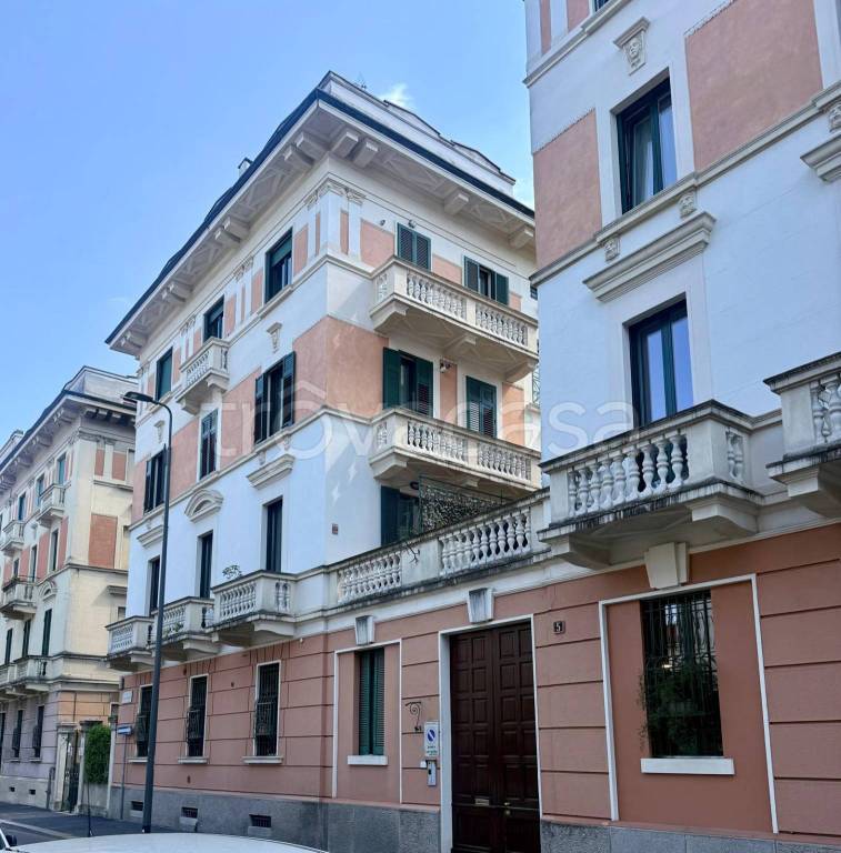 appartamento in vendita a Milano in zona Maggiolina