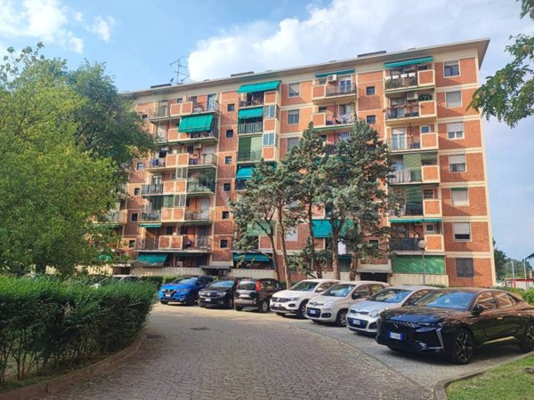 appartamento in vendita a Milano in zona Quartiere degli Olmi